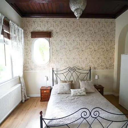 Theresia Apartamento