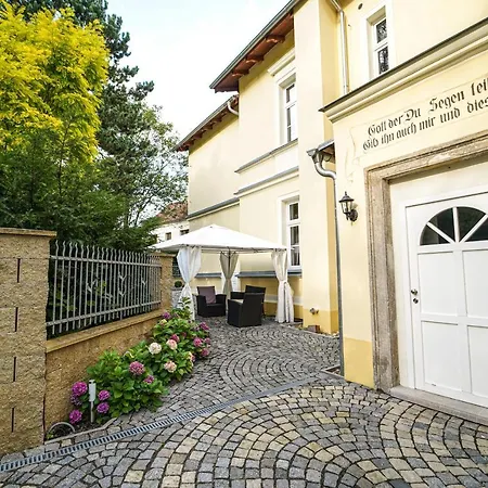 Theresia Apartment *